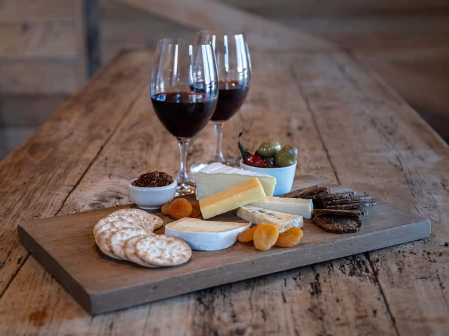 Gourmet Food and Wine Tour with Lunch and Wine Tastings - Four vineyards across three Central Otago wine areas