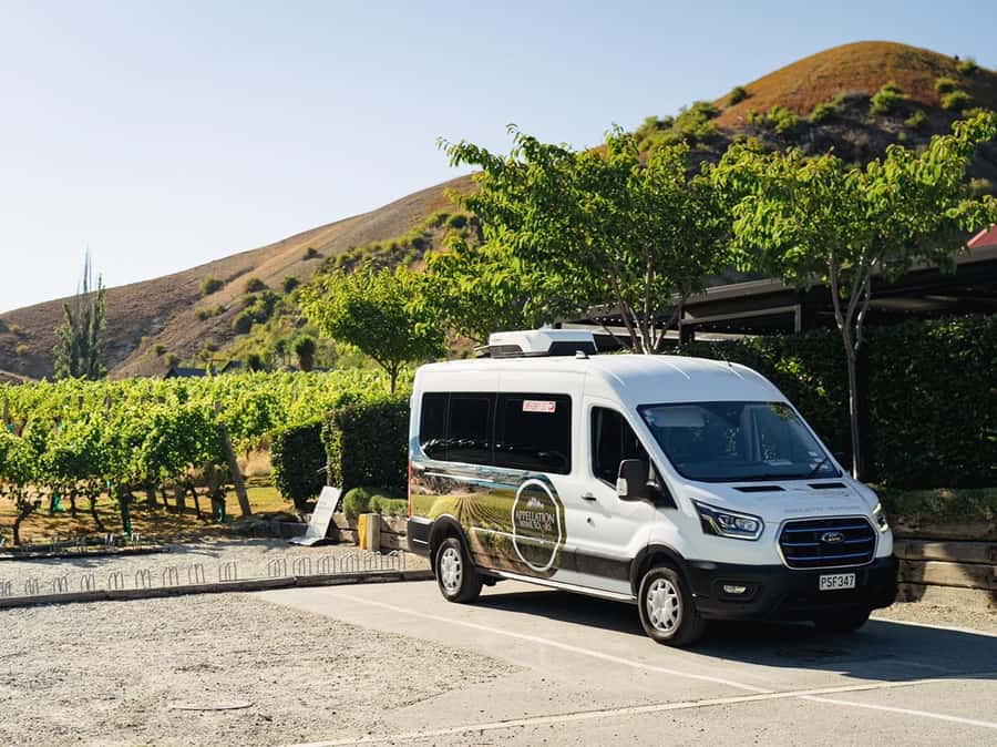 Gourmet Food and Wine Tour with Lunch and Wine Tastings - A five-dish lunch cooked in wine barrels