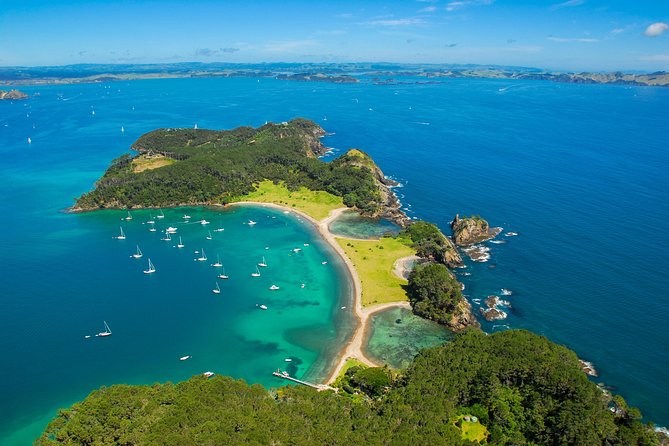 Group tour to Bay of Islands return from Auckland - The long road north from Auckland