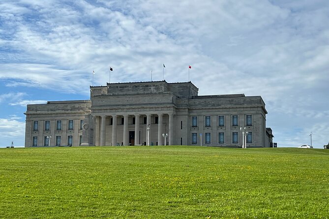 Half-Day Tour: AUCKLAND CITY Highlights with Hotel Pickup - Mount Eden, or Maungawhau, for the grand view