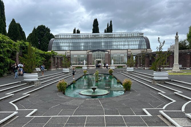 Half-Day Tour: AUCKLAND CITY Highlights with Hotel Pickup - Guides, vehicles, and the small-group setup