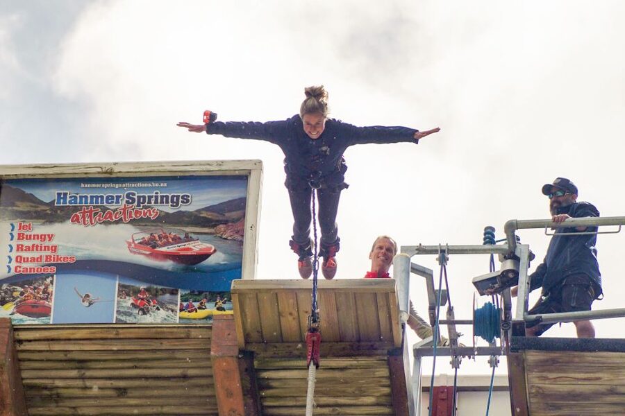 Hanmer Springs: 35-Meter Bungy Jump off Waiau Bridge - Who should book this jump?