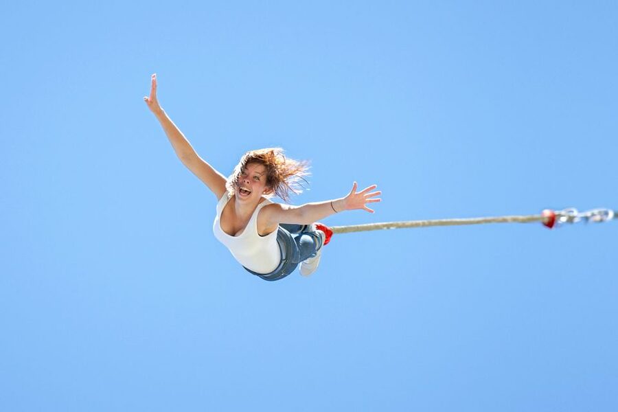 Hanmer Springs: 35-Meter Bungy Jump off Waiau Bridge - What happens during the 45-minute visit