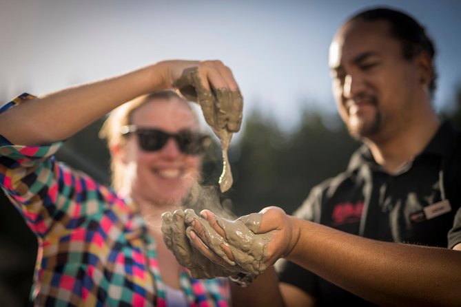 Hell's Gate Geothermal Walk - Māori carving and the optional mud experience