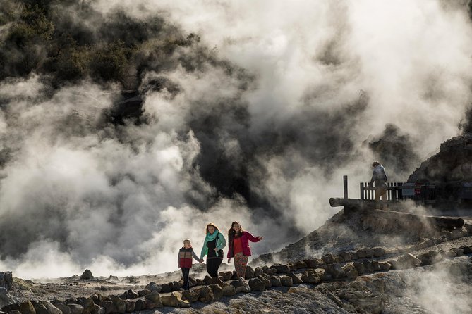 Hell's Gate Geothermal Walk - The geothermal route, from bubbling mud to erupting water