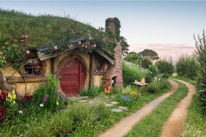 Hobbiton and Waitomo Caves Arrive in Comfort and Style - What the $247.61 price really buys you