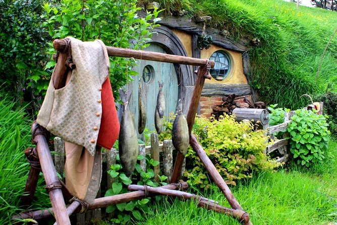 Hobbiton Movie Set Group Tour Early Access (Avoid the crowds!) - A drink at the Green Dragon Inn