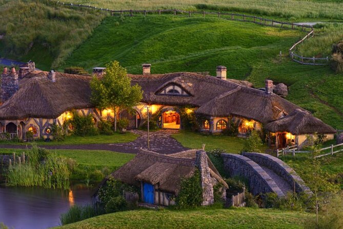 Hobbiton Movie Set Guided Tour small group from Auckland - The Waikato road south