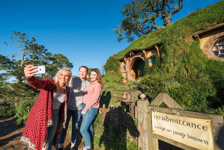 Hobbiton Movie Set: Guided Tour Ticket - Inside the Green Dragon Inn