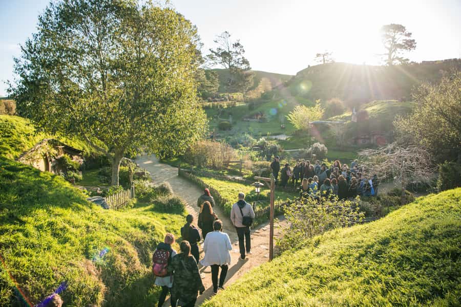 Hobbiton Movie Set: Guided Tour Ticket - Group size, guides, and the pace of the walk