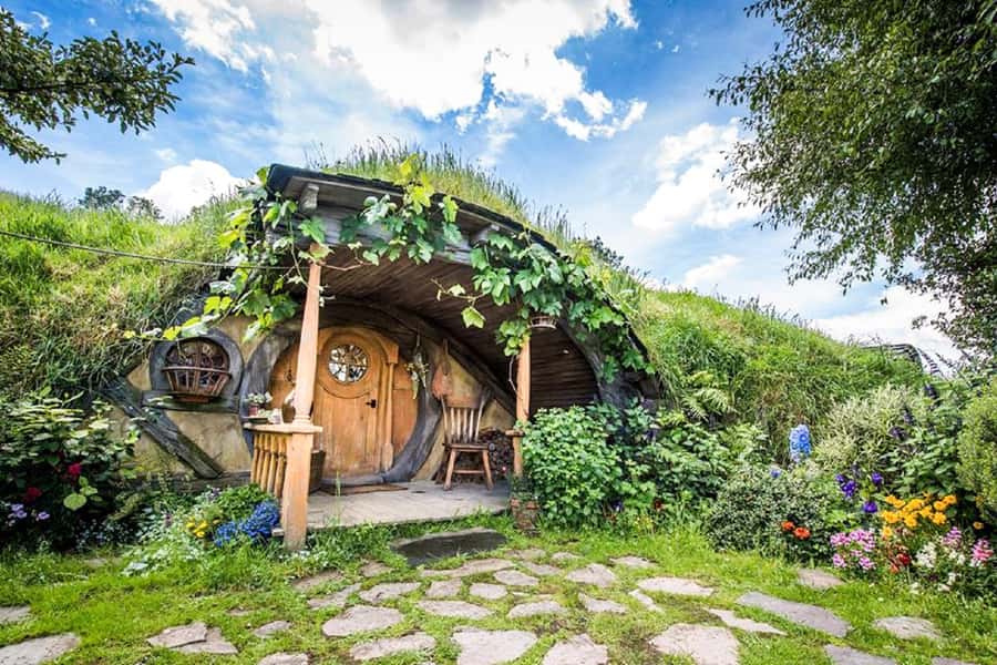 Hobbiton Movie Set & Rotorua Premium Day Tour from Auckland - From Hobbiton to Rotorua’s geothermal valley