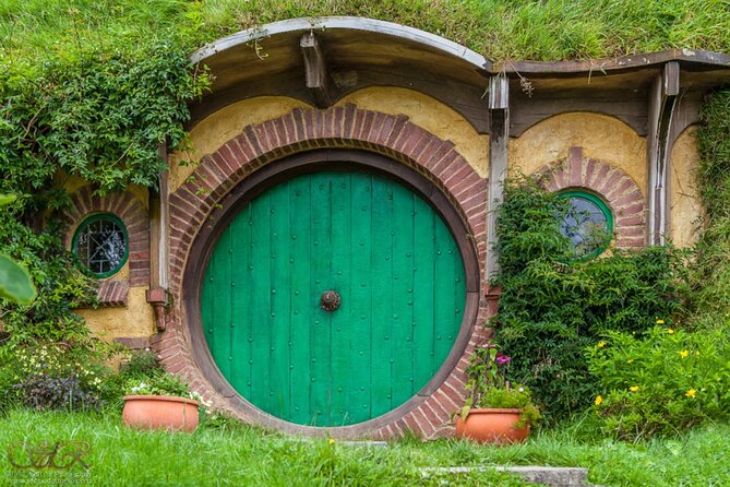 Hobbiton Movie Set Shore Excursion from Tauranga (6 Hours) - A drink at the Green Dragon