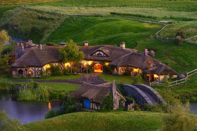 Hobbiton Movie Set Small Group Fully Guided Day Tour from Auckland - Walking into the Shire