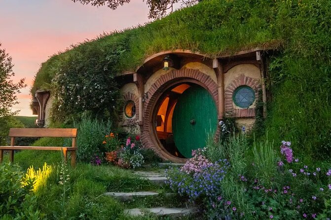 Hobbiton Movie Set Small Group Private Transfer from Auckland - Leaving Auckland in a small private group