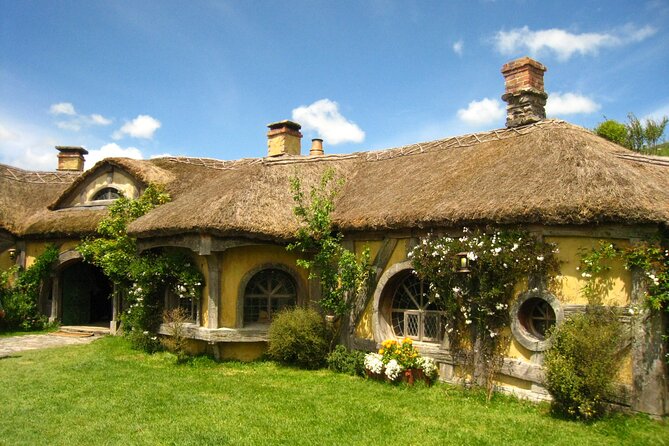 Hobbiton Movie Set Small Tour from Auckland - What the guide adds to the visit