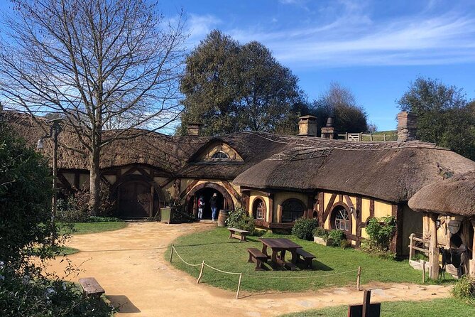 Hobbiton movie set tour and a lot more beautiful NZ sights - Is $250 a fair price?