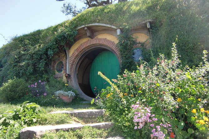 Hobbiton Movie Set Tour from Auckland - Hunua Falls adds a very different New Zealand scene