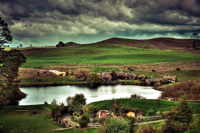 Hobbiton Movie Set tour & Glowworm Cave day tour - Lunch at the Shire’s Rest Cafe