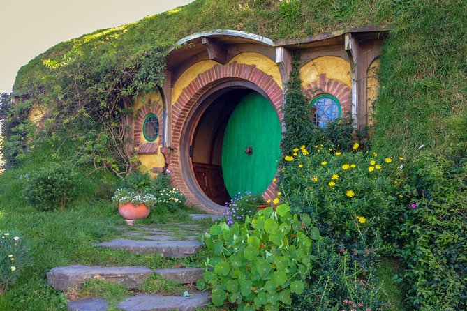 Hobbiton Movie Set Tour with lunch from Auckland - The 7:15 am Auckland departure
