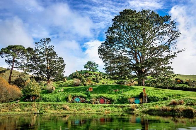 Hobbiton Movie set & Waitomo Caves Small Group Tour From Auckland - The 6:00 am start from Auckland