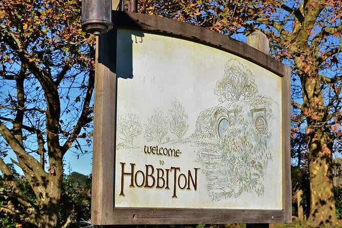 Hobbiton Movie Set & Waitomo Glow Worm Caves Private Tour - Hobbiton at 2.5 hours: more than a photo stop