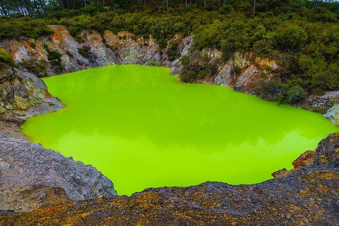 Hobbiton & Rotorua including Wai-O-Tapu - Small Group Tour from Auckland - The real cost of fitting two attractions into one day