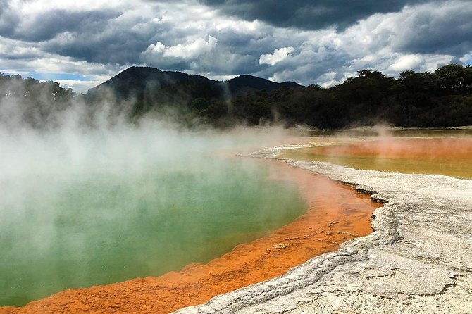 Hobbiton & Rotorua including Wai-O-Tapu - Small Group Tour from Auckland - Weather, walking, and what to bring