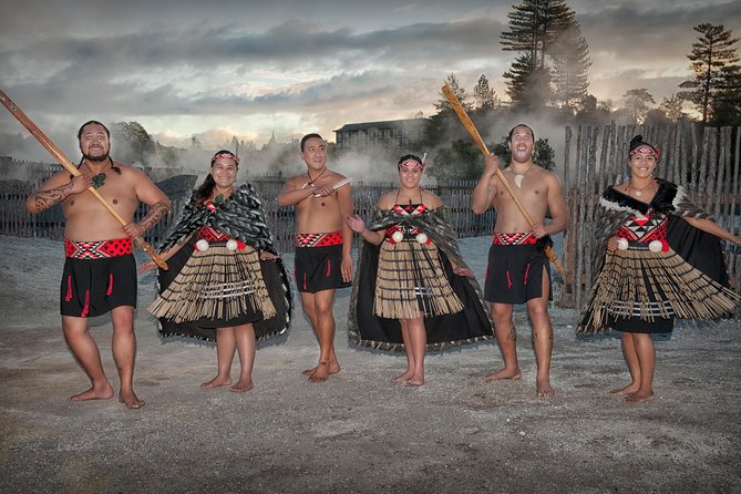 Hobbiton & Rotorua Living Māori Village Private Tour Ex-Auckland - Hobbiton and the Shire’s most famous doors