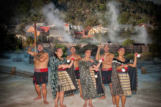 Hobbiton & Rotorua Living Māori Village Private Tour Ex-Auckland - Weather, clothing, and access