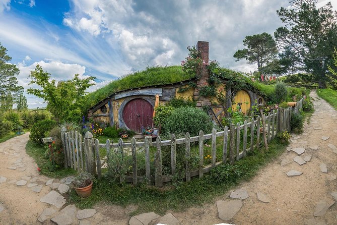Hobbiton & Waitomo Caves Guided Day Trip from Auckland incl lunch - Walking through the 10-acre Hobbiton set