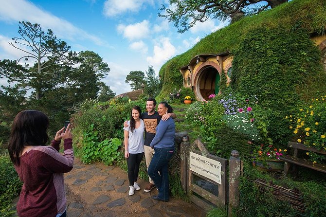 Hobbiton & Waitomo Caves Small Group Tour from Auckland inc Lunch - Lake Karapiro adds a short scenic pause