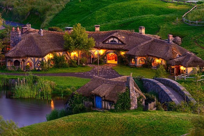 Hobbiton & Waitomo Caves Small-Group Tour W Lunch from Auckland - Lunch in Otorohanga and a needed reset