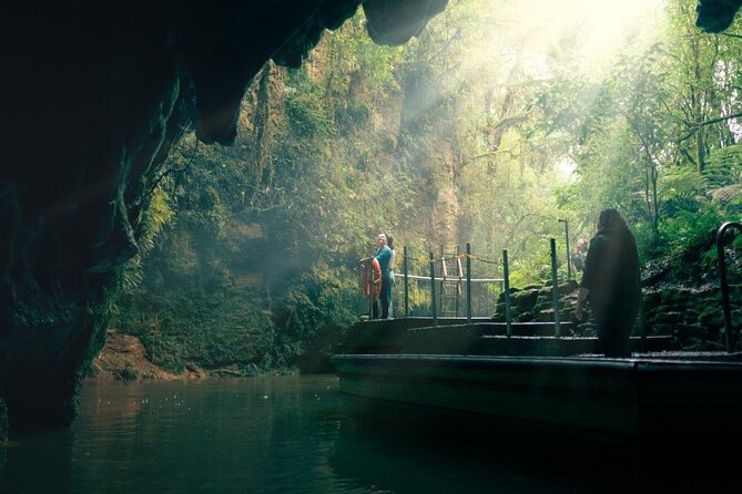 Hobbiton & Waitomo Caves Small-Group Tour W Lunch from Auckland - What the small-group format changes