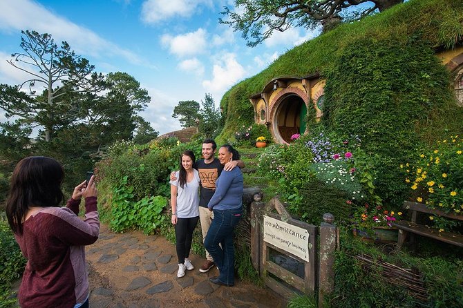 Hobbiton & Waitomo Caves Small-Group Tour W Lunch from Auckland - Waikato countryside and Lake Karapiro