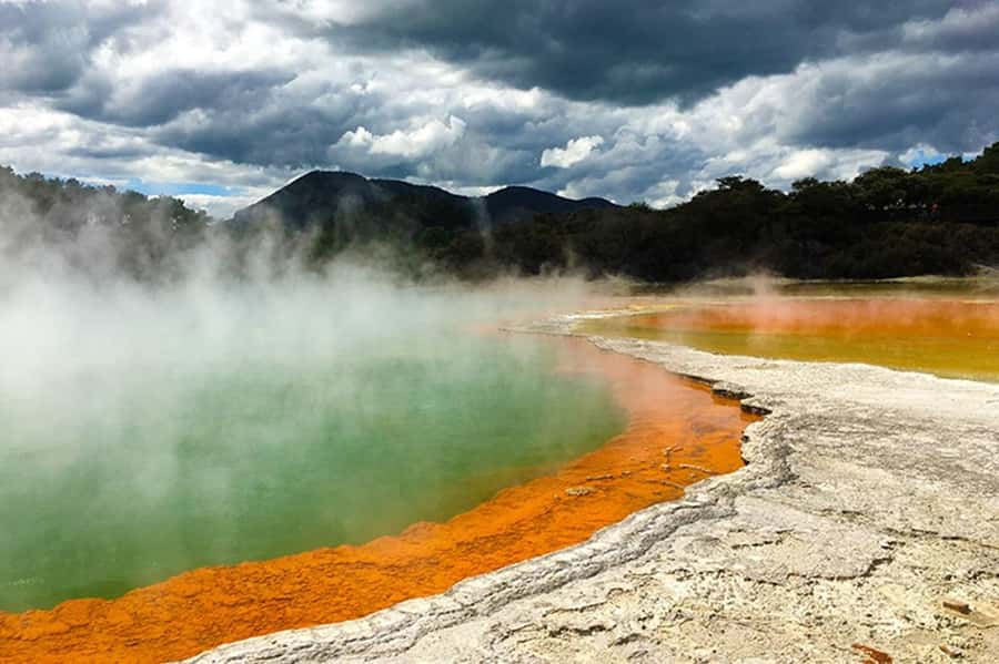 Hobbiton, Waitomo, Rotorua & Taupo 2-Day Tour from Auckland - A short stop and lunch before Hobbiton