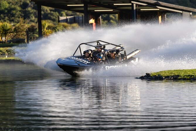 Jet Sprint Boating & Ultimate Off-Roading in Queenstown - The Jet Sprint Boat: sudden speed on a private racetrack
