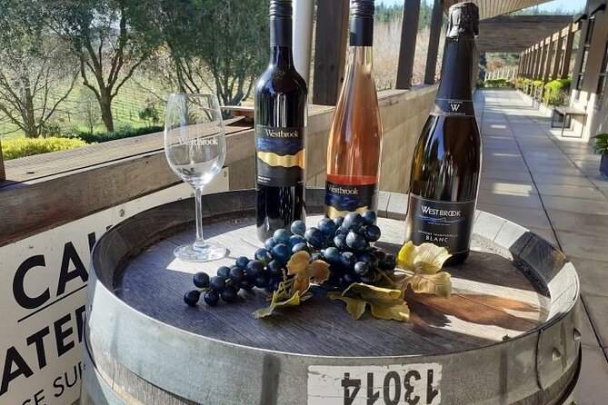 Kumeu Winery Boutique Tour with Gourmet Lunch from Auckland - A compact route into Kumeu wine country