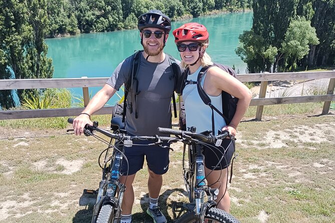 Lake Dunstan Cycleway Bike Rental And Return Shuttle - Following the lake on a purpose-built trail