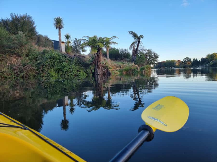 Lake Karapiro: Evening Kayak Glowworm Tour - The dark paddle back to Riverside Adventures