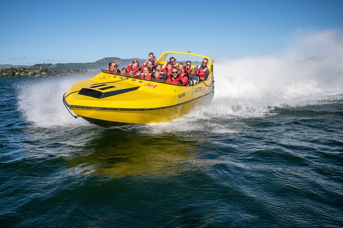 Lake Rotoiti Guided Hot Pools Kayak Trip - Manupirua Springs and its changing temperatures