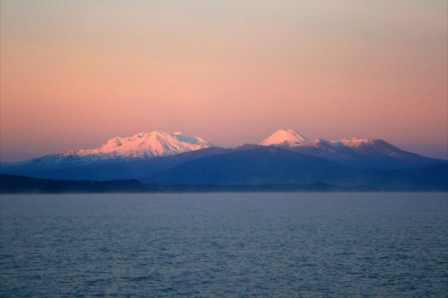 Lake Taupo: 1.5-Hour Maori Rock Carvings 5:00 PM Cruise - Food, drinks, and the onboard atmosphere