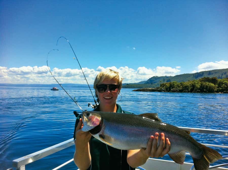 Lake Taupo: Maori Rock Carvings 10.30 AM 1.5-Hour Cruise - Tea, coffee, and the famous muffin break