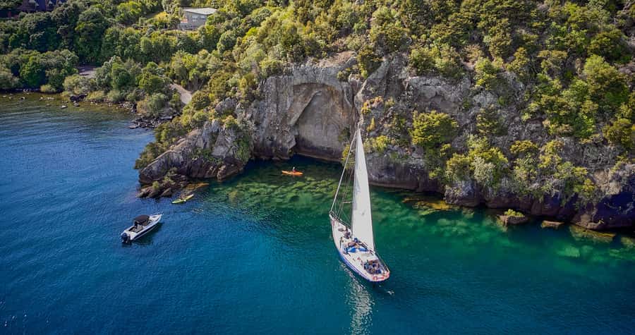 Lake Taupo: Sailboat Trip to the Maori Rock Carvings - Sailing with the wind, not just riding behind an engine
