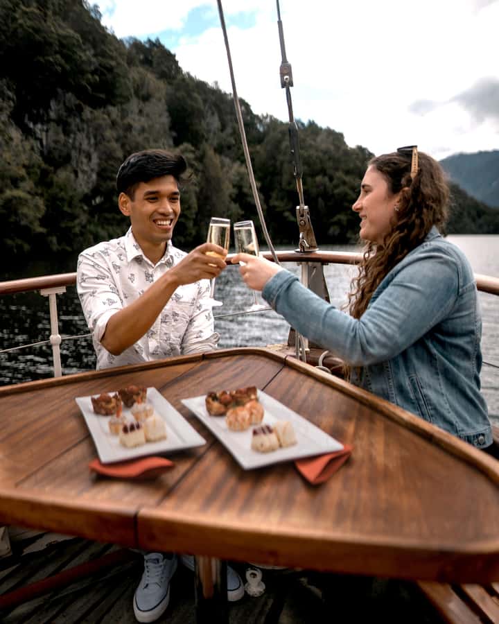 Lake Te Anau: 3-Hour Boat Cruise with Guided Walk - Key things to know before sailing