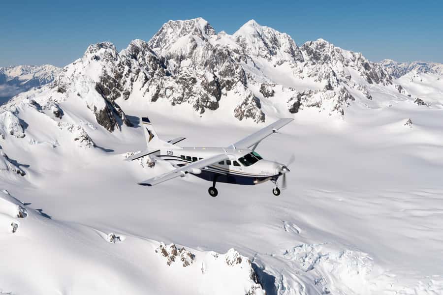 Lake Tekapo: 50-Minute Mount Cook and Beyond Scenic Flight - Leaving Tekapo for the Southern Alps