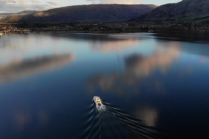 Lake Wanaka 1-Hour Cruise Including Wine and Cheese - Space, Seating, and Group Size