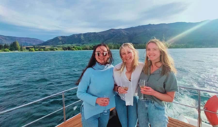 Lake Wanaka Happy Hour Cruise - Key points at a glance