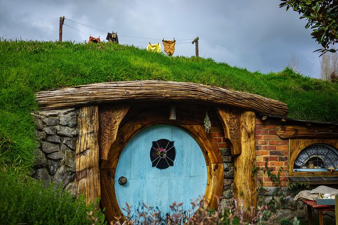Luxury Small group tour from Auckland to Hobbiton Movie Set - What the included food and WiFi mean