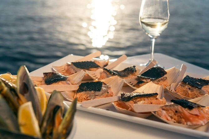 Marlborough Icons Tour - Wine tasting + Cruise - Guides make the road section personal