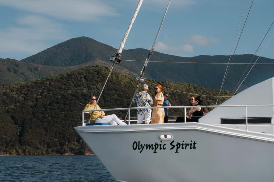 Marlborough Sounds: Greenshell Mussel Cruise - Boarding at Picton Town Wharf 6